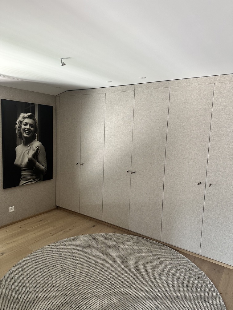 Plafond tendu — intégration de spots